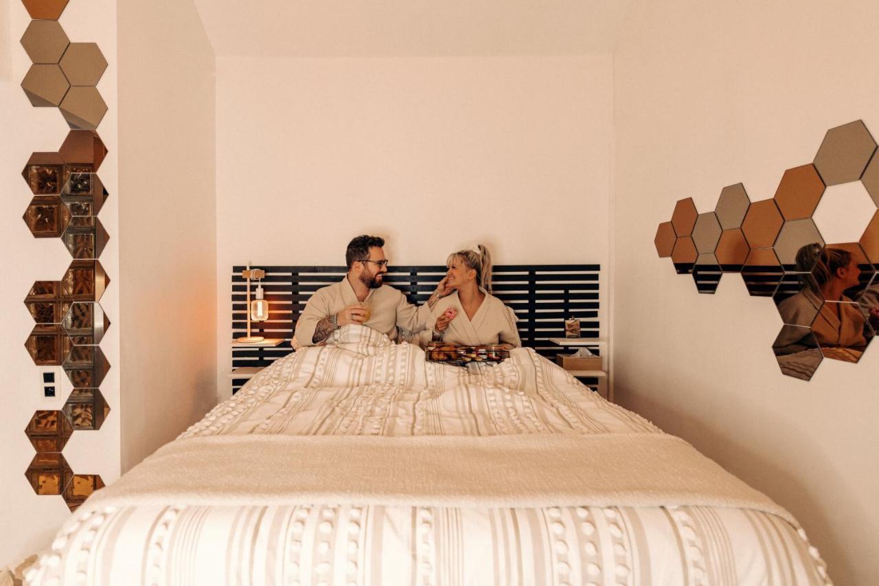 La Love Story Hastiere-par-dela Bagian luar foto